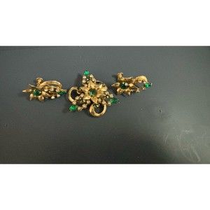 Vintage Matching Gold Toned With Emerald Stones Brooch And Screw back Earrings